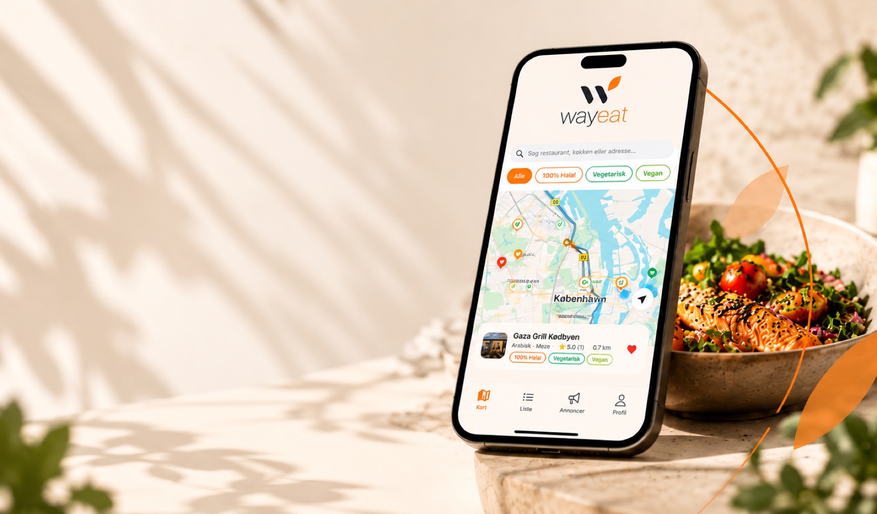 Wayeat-appen på en telefon ved siden af en skål med laks og grøntsager